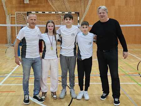 dp badminton 2s